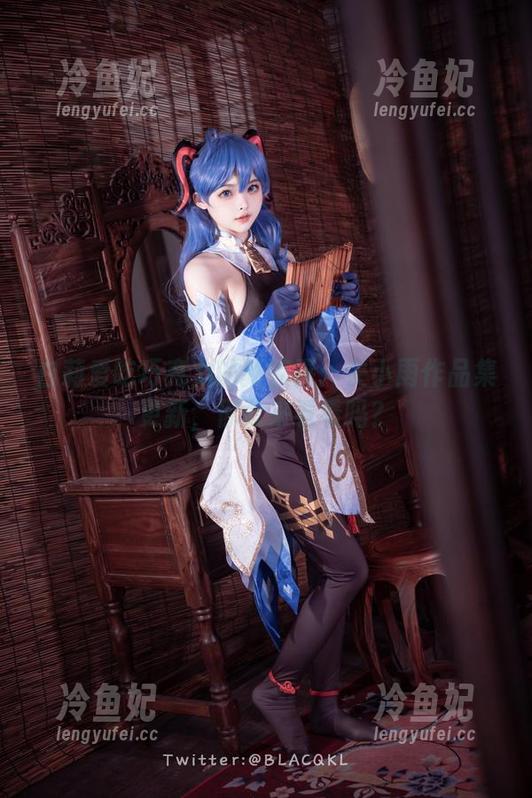 白莉爱吃巧克力的新惊喜：关小雨作品集更新，你敢来看看吗？