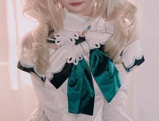 这不就是白莉爱吃巧克力的妹妹吗？高清作品，姿态都那么随意！