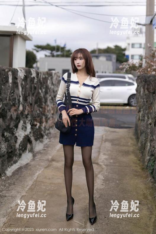 秀人网-卓君Jeanes 秀人网 - 观看卓君Jeanes的眼镜图包,果然是个个性大咖的气质。