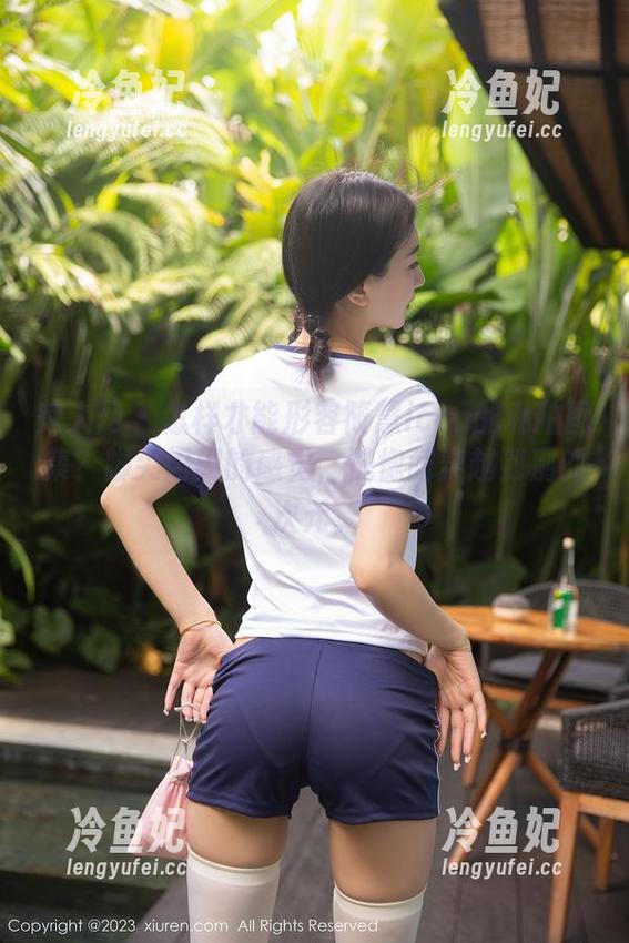 秀人网 - 怎样才能形容筱慧icon的私拍图集？脚尖闪闪的感觉，恍惚间穿越到别的次元。