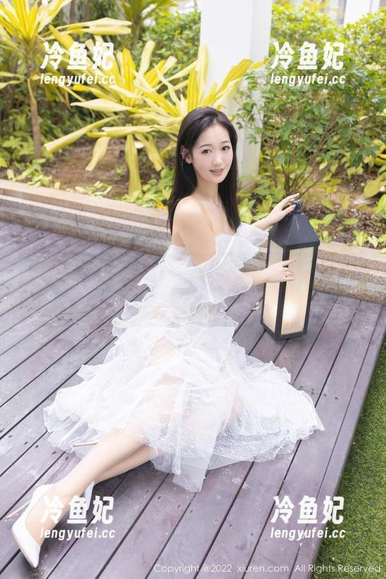 秀人网-糯美子mini 秀人网 - 无圣光显真容,糯美子mini的女孩美图教你如何做个自信的凡人!