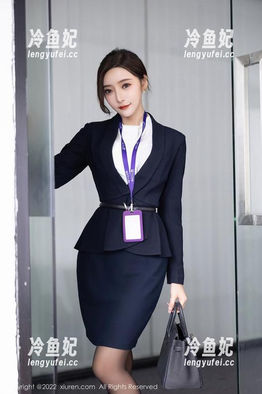 秀人网-麦琪绫冰激淋 秀人网 - 下载必备:麦琪绫冰激淋黑白写真,黑影中藏着的俏皮。