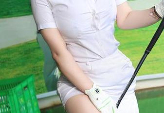 秀人网 - 看黎秋秋的职业装原图，不想上班也想穿这个！