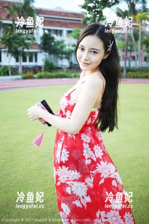 美媛馆-媛媛酱 美媛馆 - 媛媛酱的这组美脚写真,居然能‘免费’欣赏,有点儿养眼到让人分神