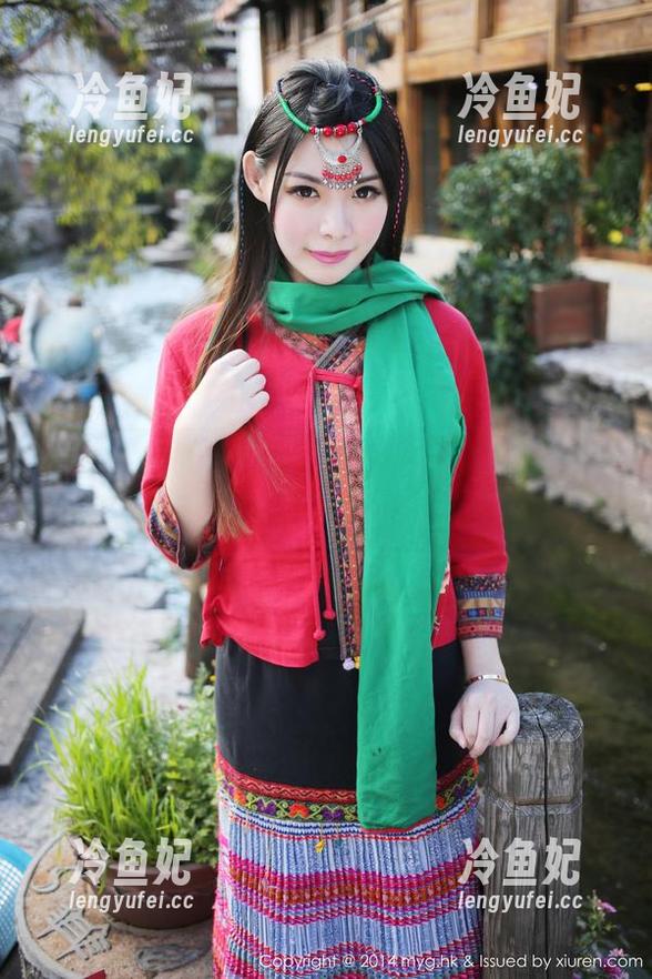 美媛馆 - 掀开原图，朱可儿在礼服里的小情心