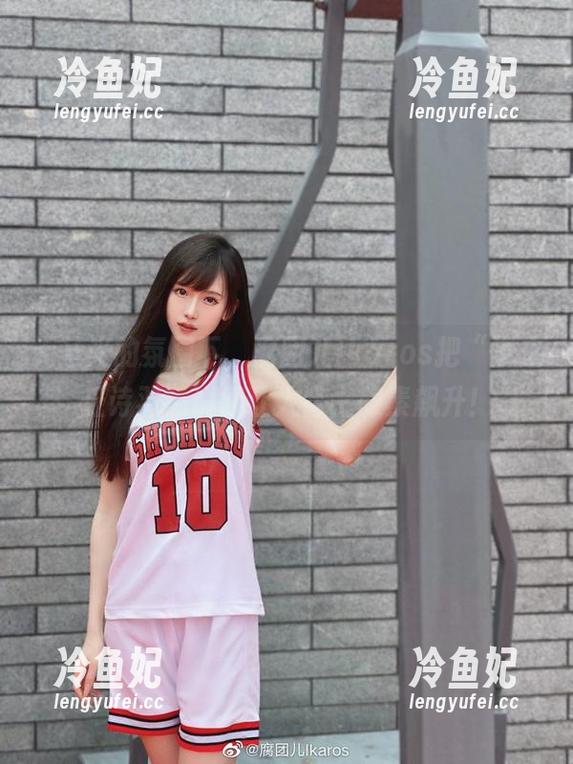 无圣光的氛围下，腐团儿Ikaros把“霞之丘诗羽”讲得让人肾上腺素飙升！