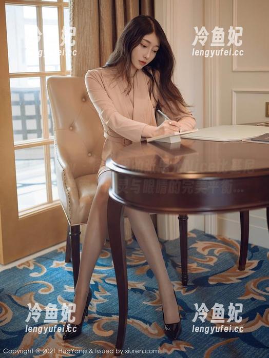 花漾show - 图包里的张思允Nice比基尼，我在思索：心灵与眼睛的完美平衡...