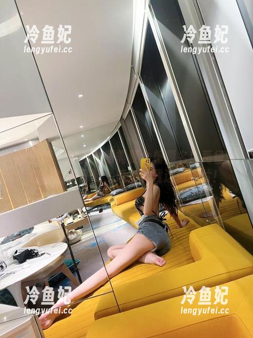 葛征 微密圈 - 你的衣橱需要金榜题名!葛征亲自穿的牛仔裤,速来下载这张图片!