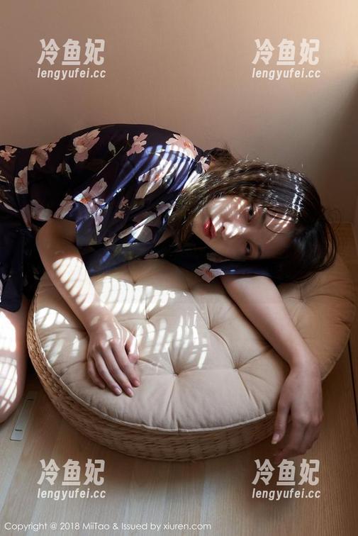 蜜桃社-木奈奈 蜜桃社 - 高清写真下的木奈奈,涌动着美腿的每一寸,眼睛都舍不得离开!