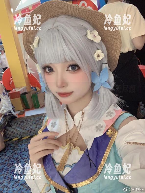 许枳 许枳的黑丝干脆利落,却又留给人无尽想象,竟在高清图册中闪耀。