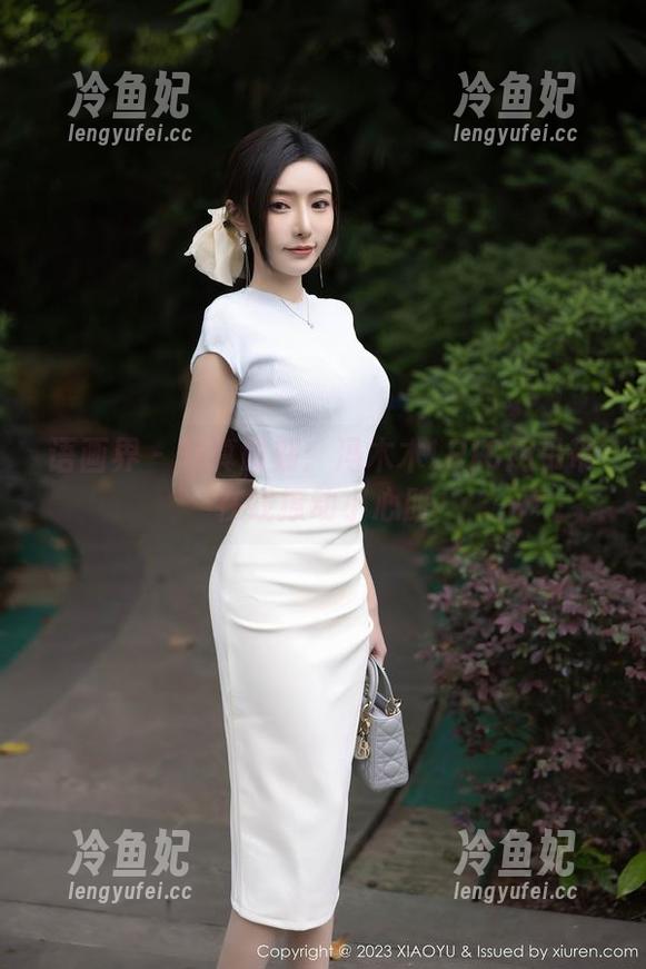 语画界-冯木木LRIS 语画界 - 写真时刻:冯木木LRIS用吊带在线撩动小心脏