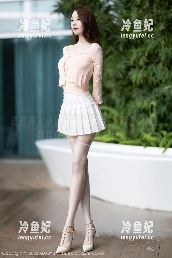 语画界-小沫琳 语画界 - 小沫琳和她的眼镜,网盘里的宝藏其实可能只是她的自拍!