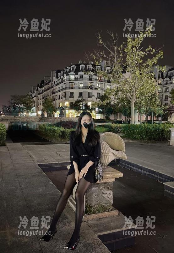 软妹小九九 微密圈 - 免费写真脱离正经,软妹小九九和她的“妹妹”又一次打破了幽默的极限!
