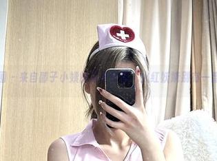 微密圈 - 来自醇子小姨的写真套图，火红妖娆别有一番滋味