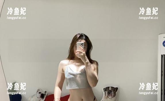 铁锤姐姐 微密圈 - 铁锤姐姐居家的美图刚更新,哎呀,她这身姿让我思考人生。