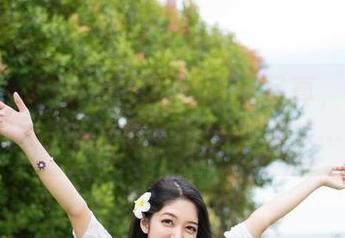 魅妍社 - 程小烦不烦的红裙写真，完全是将简单的事情搞得复杂了…