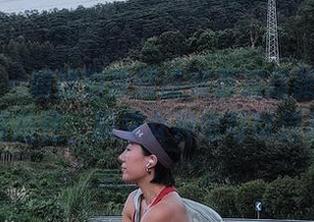 微密圈 - 姐姐形象就该如鹿瑶这张无圣光的图片般随性，原来女神也可以这样玩儿！